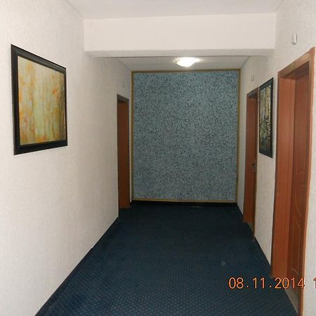 Family Hotel Helios Sevlievo Esterno foto