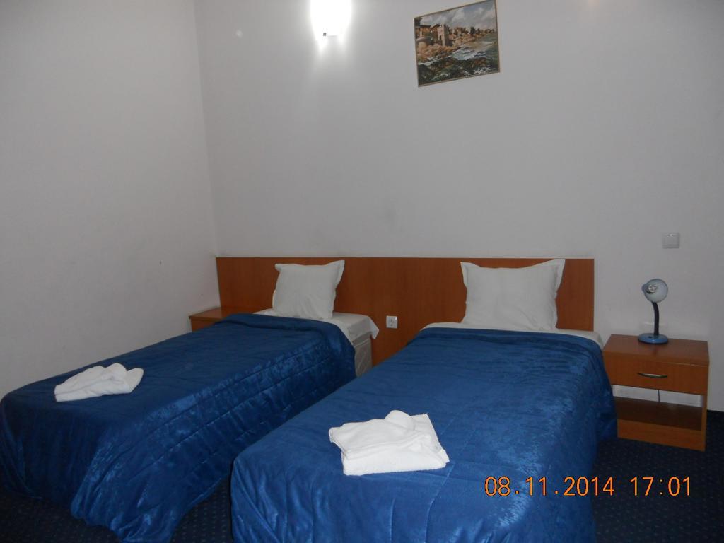 Family Hotel Helios Sevlievo Camera foto