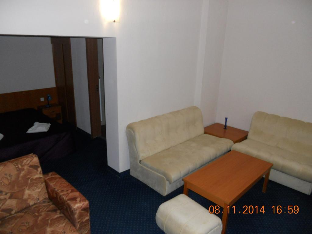 Family Hotel Helios Sevlievo Camera foto