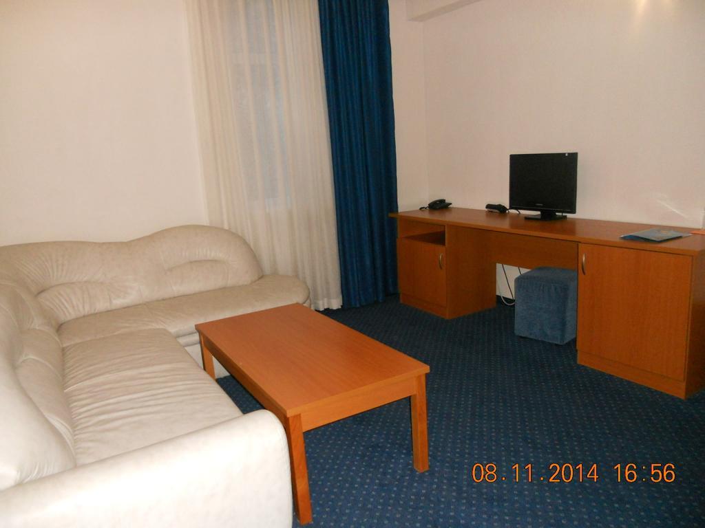 Family Hotel Helios Sevlievo Camera foto