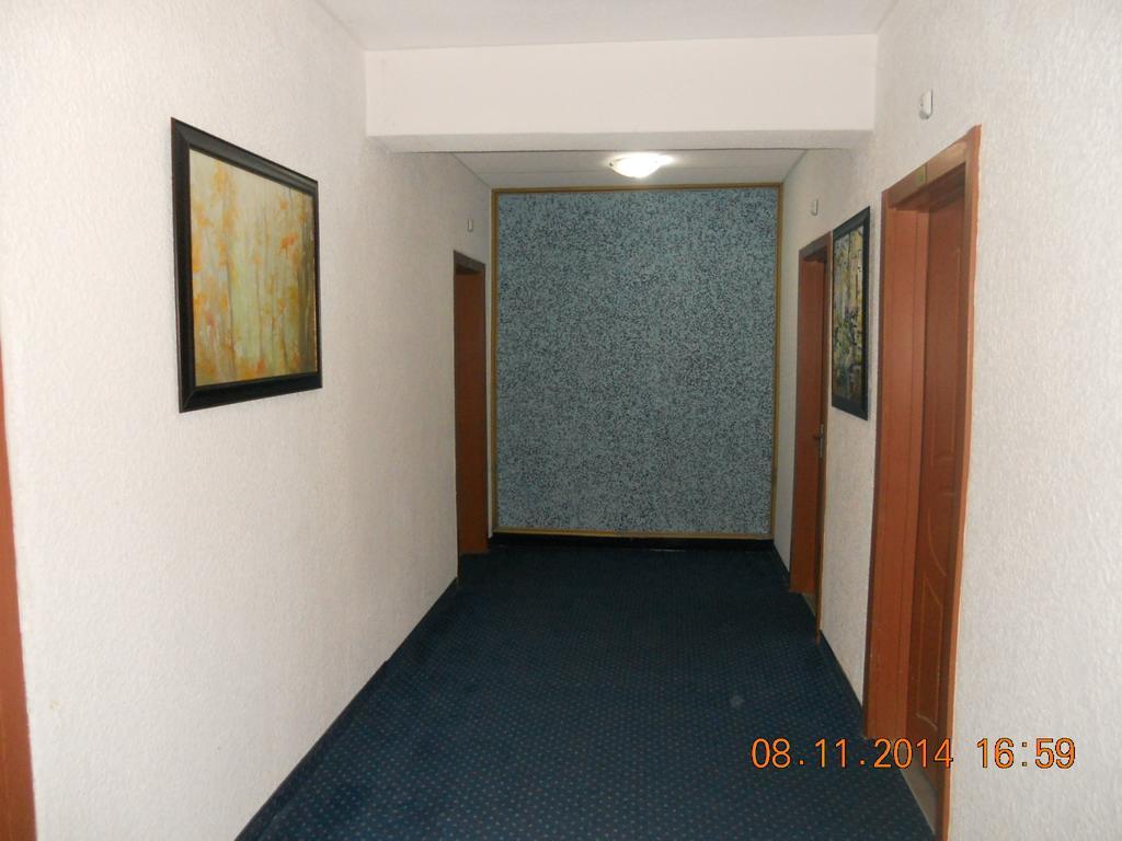 Family Hotel Helios Sevlievo Esterno foto