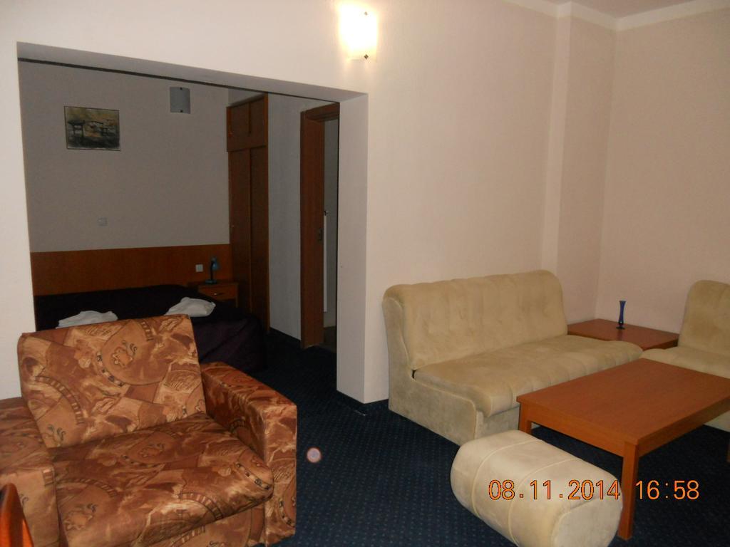 Family Hotel Helios Sevlievo Camera foto