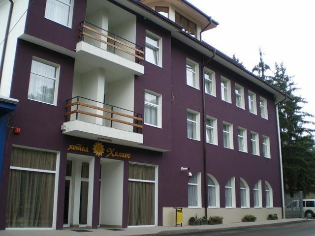 Family Hotel Helios Sevlievo Esterno foto