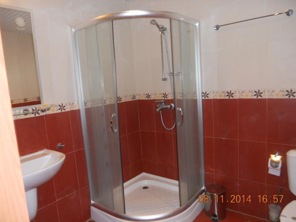 Family Hotel Helios Sevlievo Esterno foto